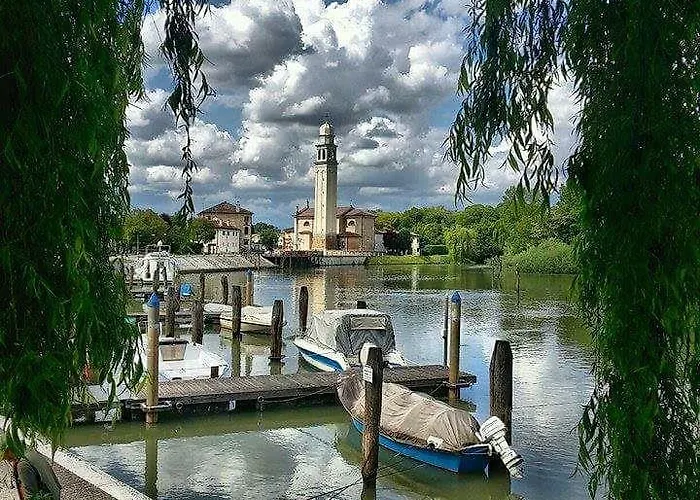 Antica Dimora Stucky Bed & Breakfast 4*